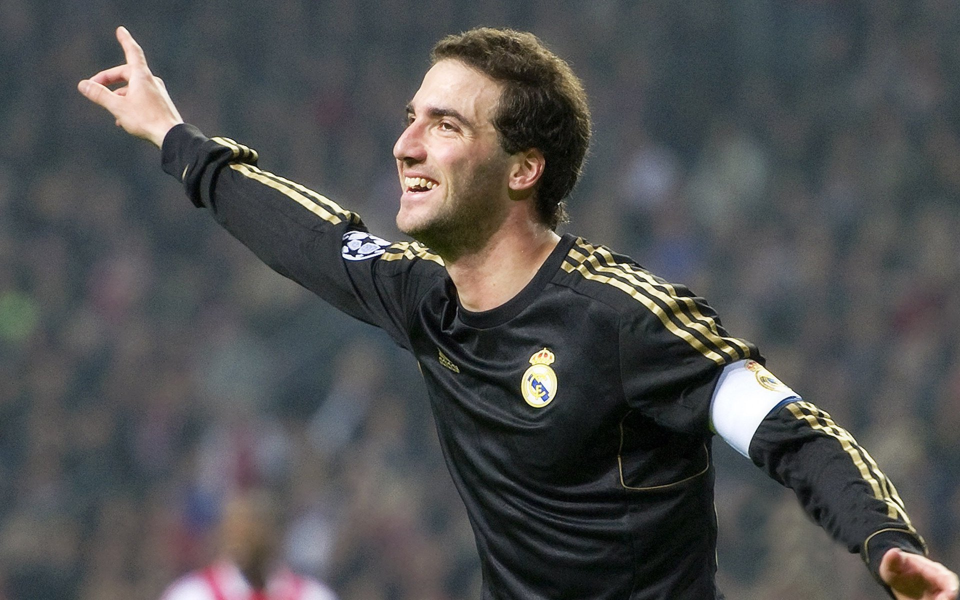 巴雷特：凭借高效的进攻组织，带领全黑队打出流畅配合，巴雷特m